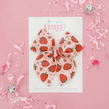 Load image into Gallery viewer, Strawberries: Mini / Small Reversible Clip
