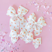 Load image into Gallery viewer, Pink Daisies: Small / Small Reversible Clip
