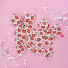 Load image into Gallery viewer, Strawberries: Mini / Small Reversible Clip
